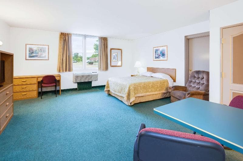 Super 8 By Wyndham Brooklyn 5