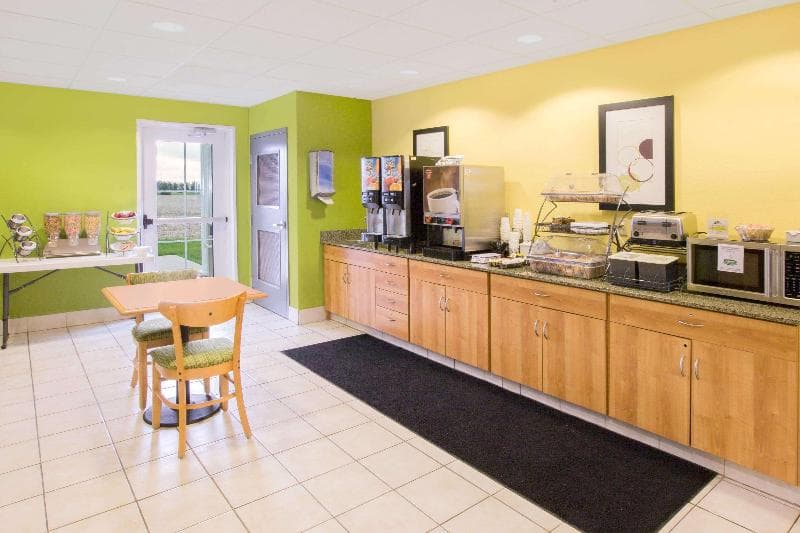 Microtel Inn & Suites by Wyndham Delphos 2