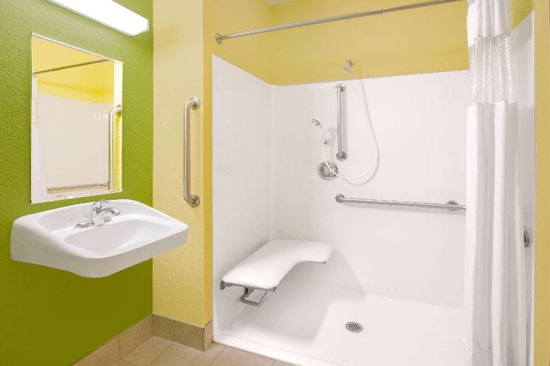 Microtel Inn & Suites by Wyndham Delphos 4