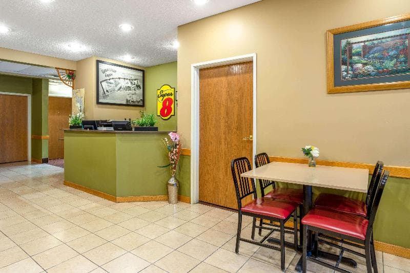 Super 8 By Wyndham Goshen 4
