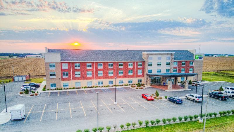 Holiday Inn Express & Suites Remington photo 1