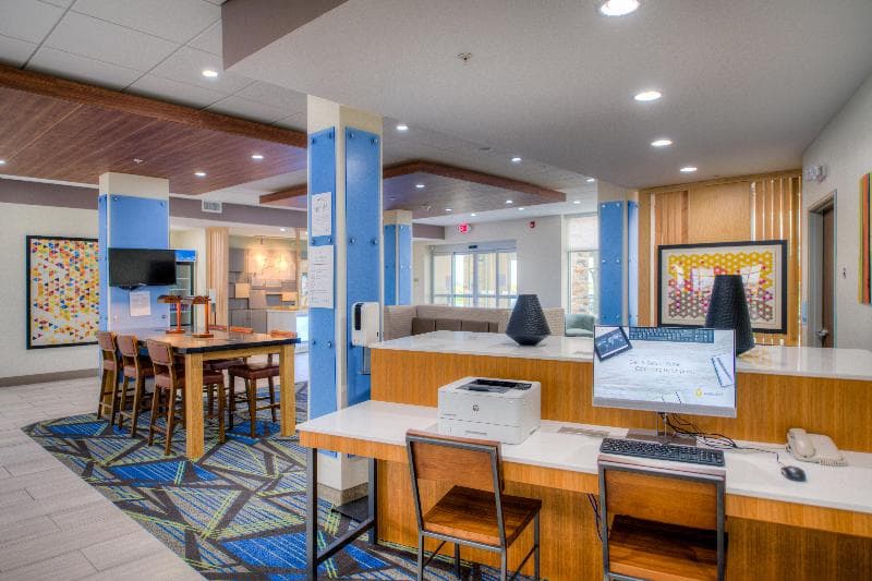 Holiday Inn Express & Suites Remington 4