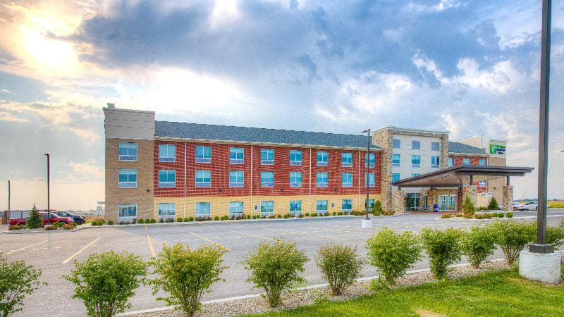Holiday Inn Express & Suites Remington 5