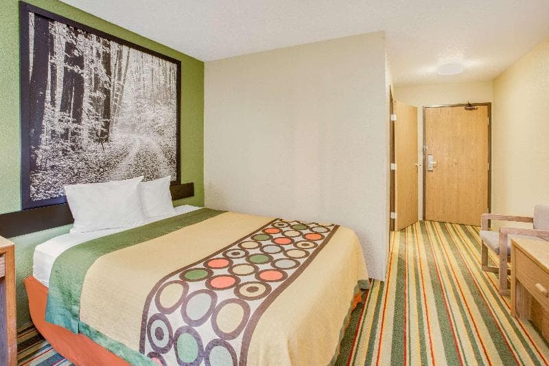 Super 8 By Wyndham Grayling 3