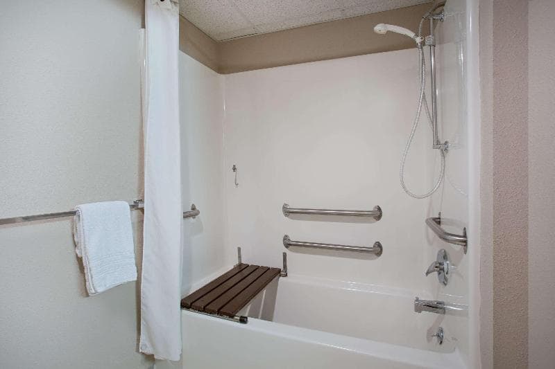 Super 8 By Wyndham Charles City 4