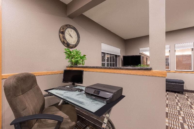 Super 8 by Wyndham Carroll/East photo 1