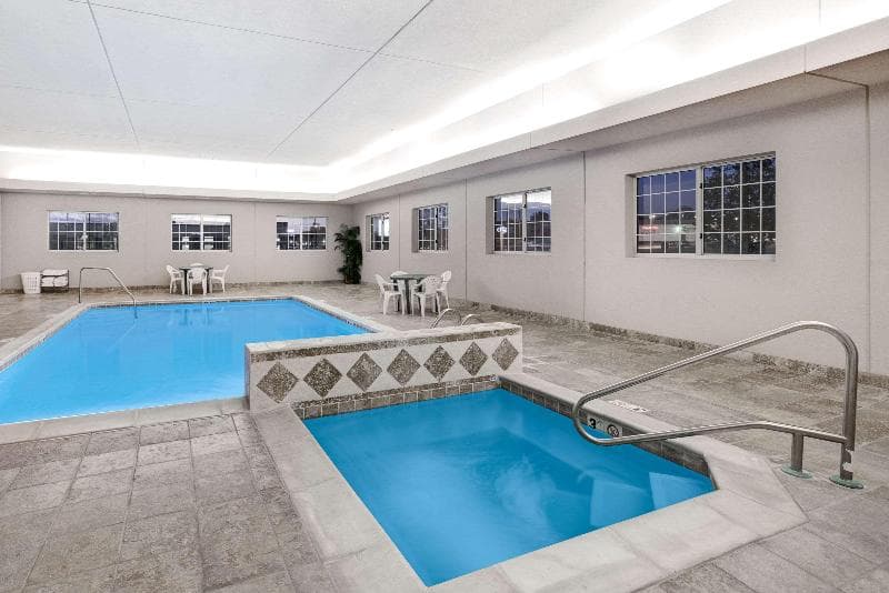 Days Inn By Wyndham Carroll 5