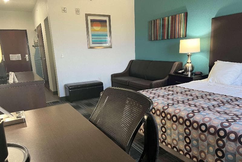 Days Inn By Wyndham Alva 3