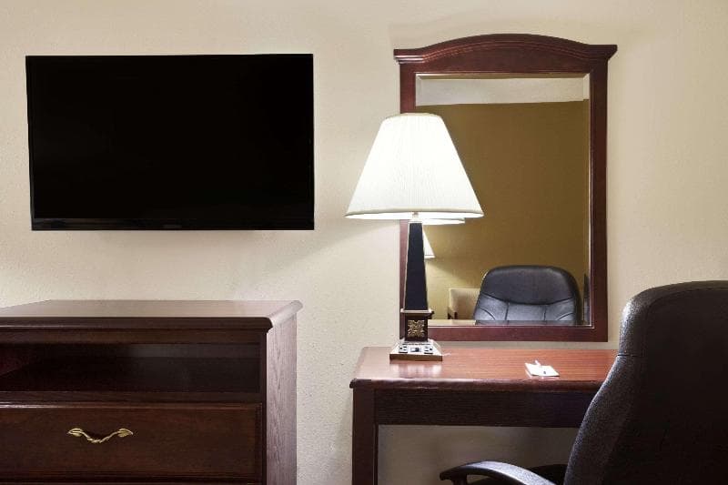 Travelodge By Wyndham La Porte/Michigan City Area 2