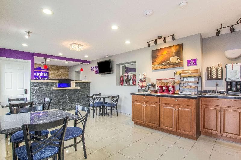 Knights Inn & Suites Salem 5