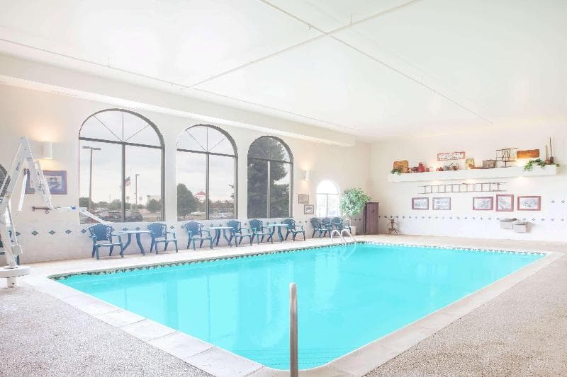 Super 8 By Wyndham West Branch 5