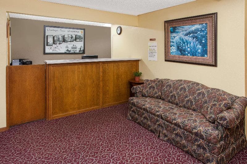 Super 8 By Wyndham Anamosa 3