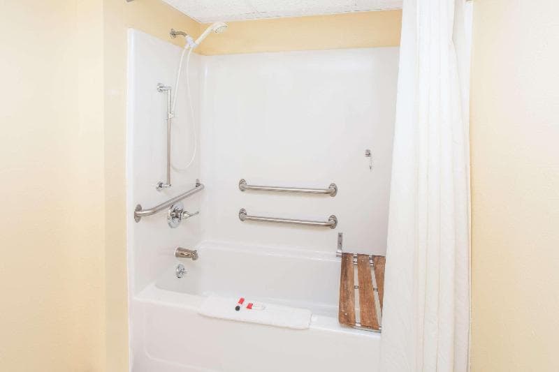 Super 8 By Wyndham Anamosa photo 1