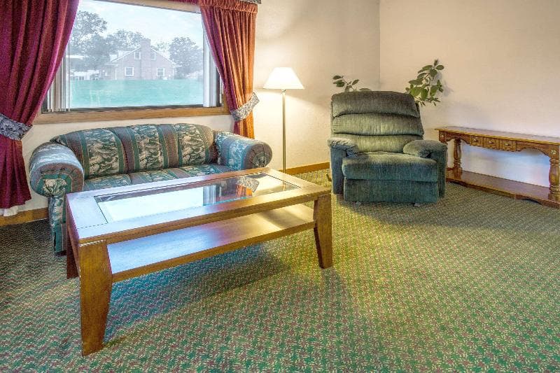 Super 8 By Wyndham Hartford 5
