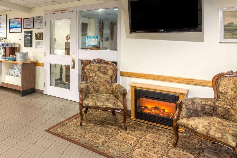 Howard Johnson By Wyndham Tillsonburg 4
