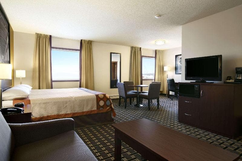 Super 8 By Wyndham Fox Creek 2