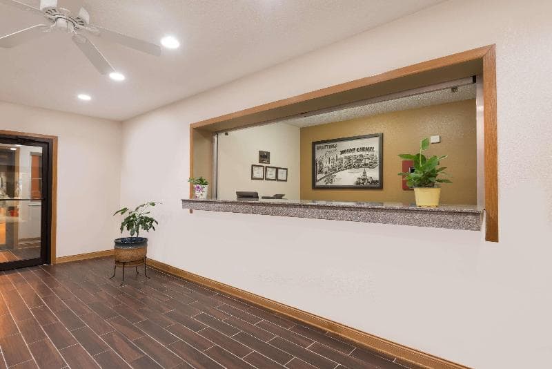 Super 8 By Wyndham Mount Carmel 4