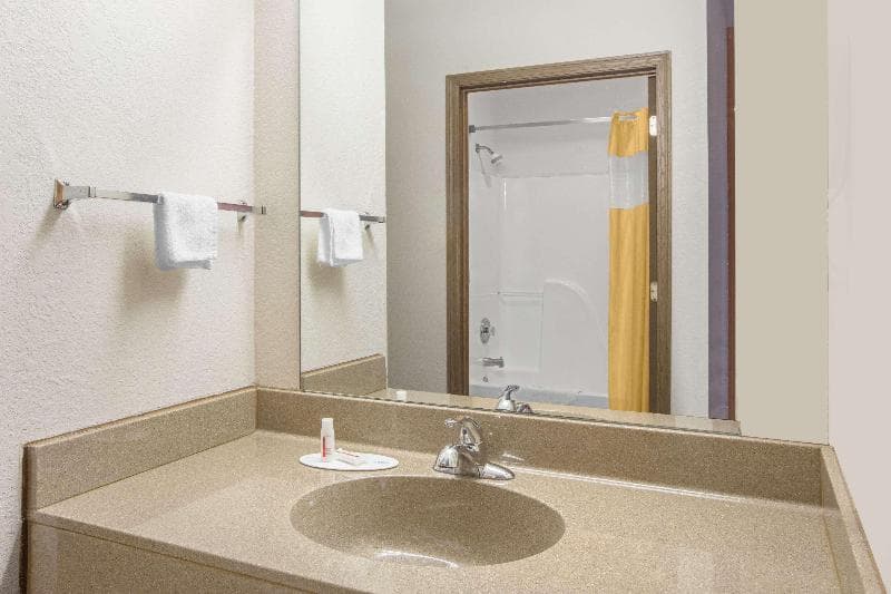 Days Inn By Wyndham Butler 2