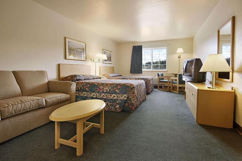 Super 8 By Wyndham Ava 3