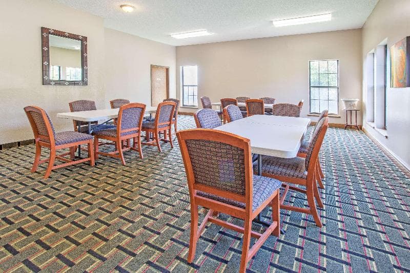Super 8 By Wyndham Atchison photo 1