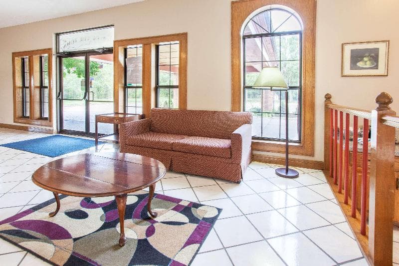 Super 8 By Wyndham Atchison 5