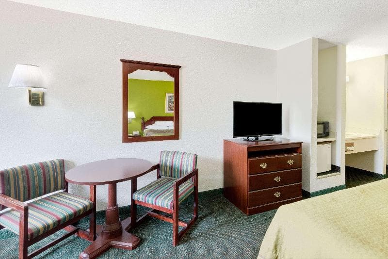 Super 8 By Wyndham De Soto 3