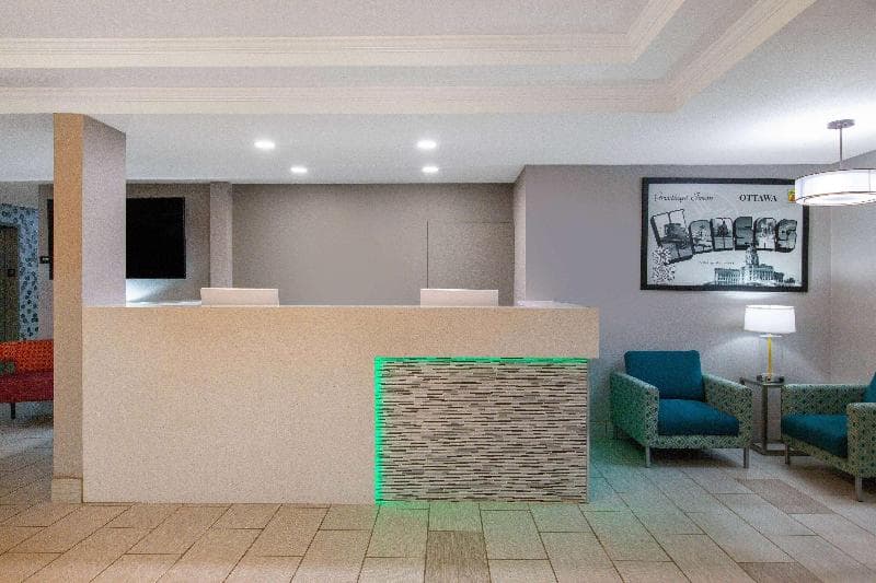 Super 8 by Wyndham Ottawa 4