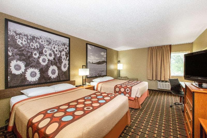Super 8 by Wyndham Ottawa 2