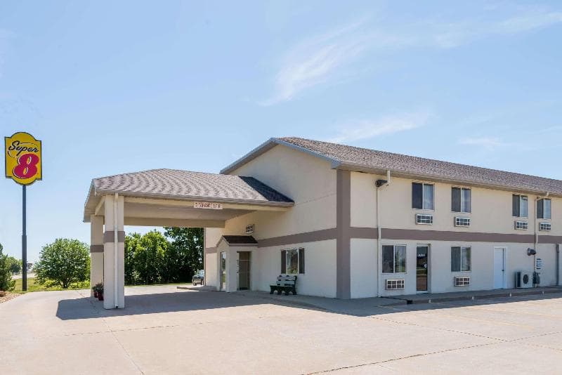 Super 8 By Wyndham Beloit 4