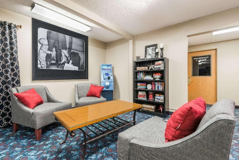 Super 8 By Wyndham Beloit 3