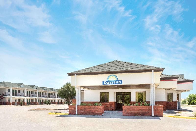 Days Inn By Wyndham Paxton 5