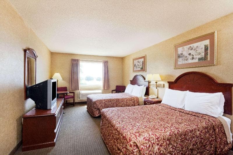 Days Inn & Suites By Wyndham Wynne 3