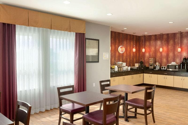 Super 8 By Wyndham Carrizo Springs 5