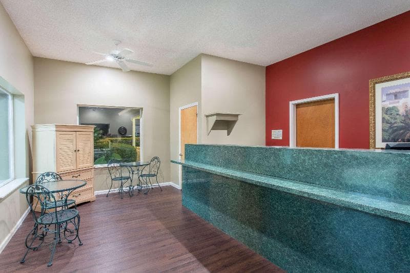 Super 8 By Wyndham Monticello 4