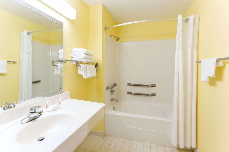 Days Inn by Wyndham Lamont/Monticello 3