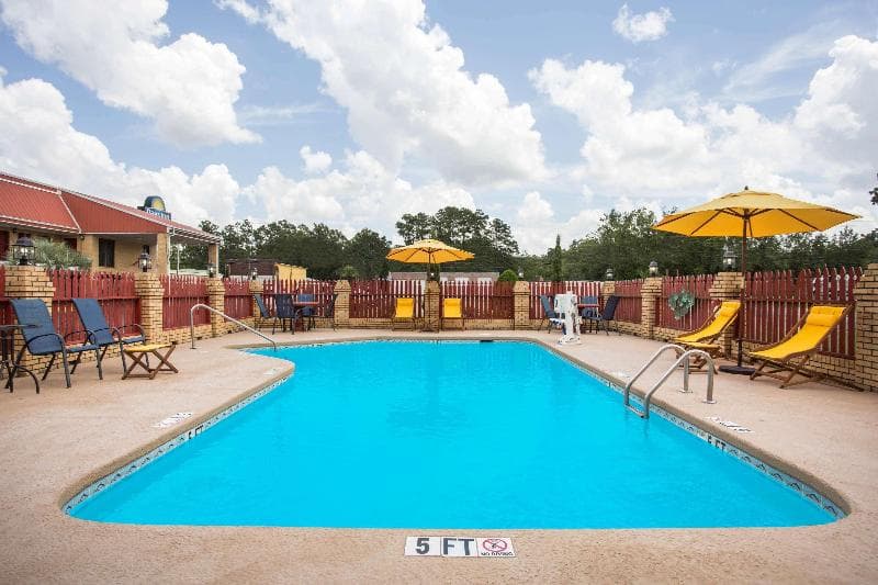 Days Inn By Wyndham Lake City 5