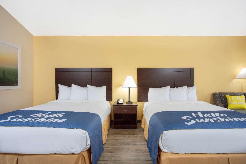 Days Inn By Wyndham Lake City photo 1