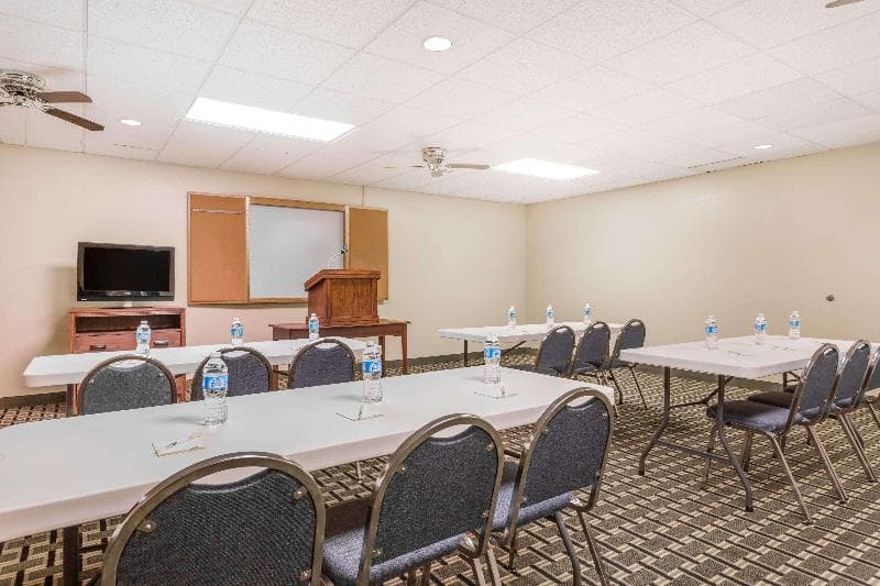 Days Inn By Wyndham Trenton photo 1