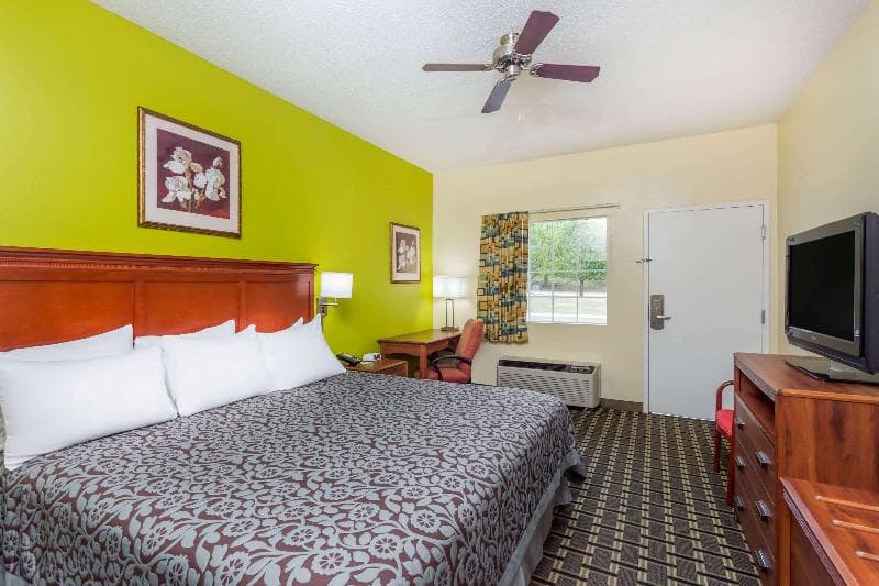 Days Inn By Wyndham Trenton 3