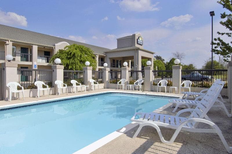 Days Inn & Suites By Wyndham Fort Valley 5