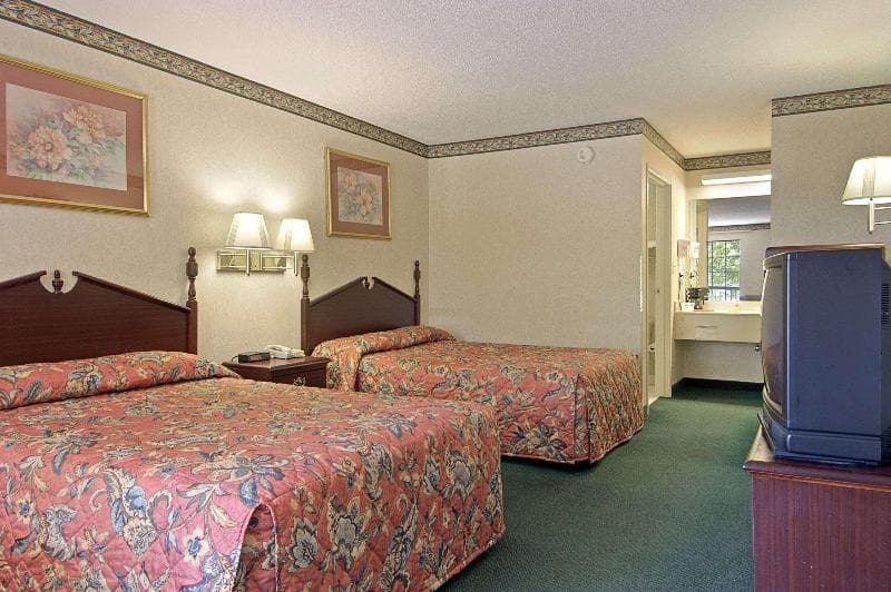 Days Inn & Suites By Wyndham Fort Valley 2