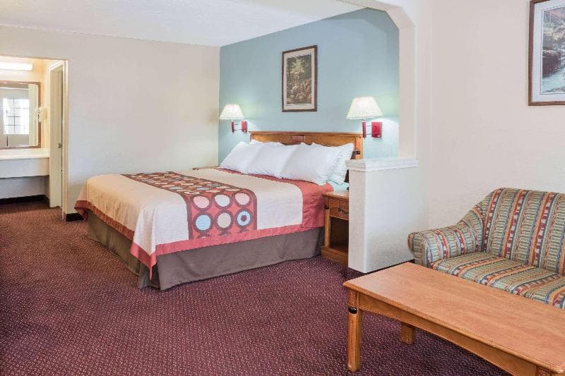 Super 8 By Wyndham Sealy 4