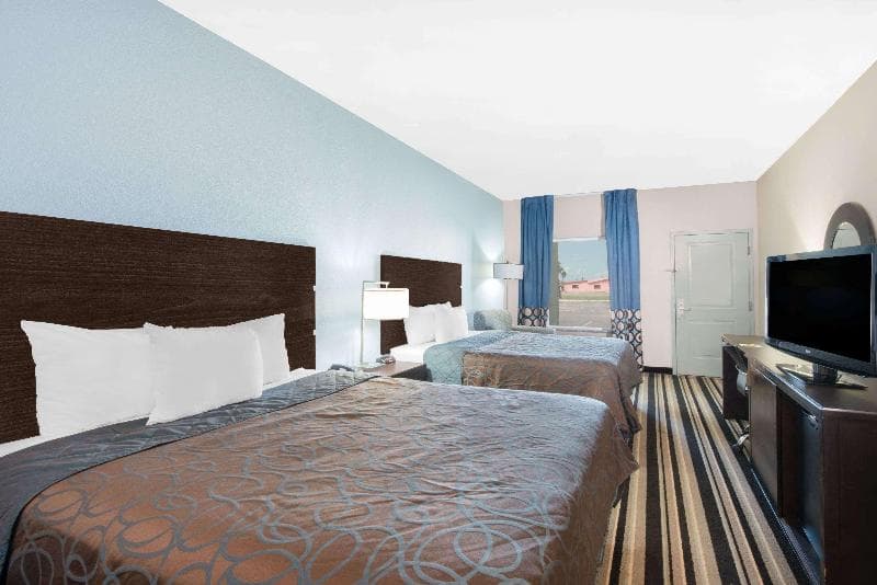 Super 8 By Wyndham Dilley Tx 4