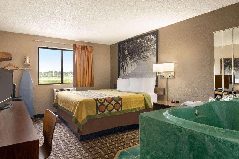 Super 8 By Wyndham Mayfield 2