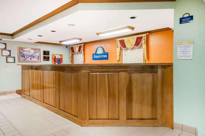 Days Inn by Wyndham Amherst 4