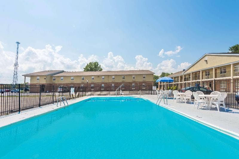 Days Inn by Wyndham Amherst 5