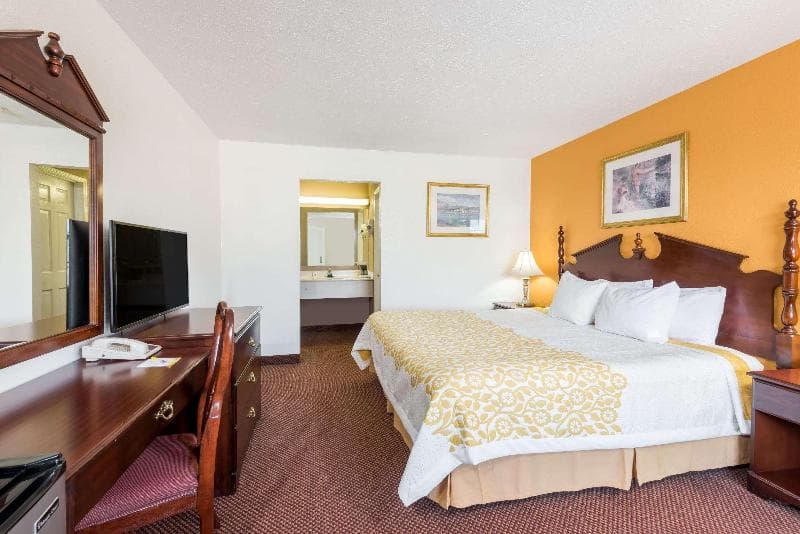 Days Inn by Wyndham Amherst 3