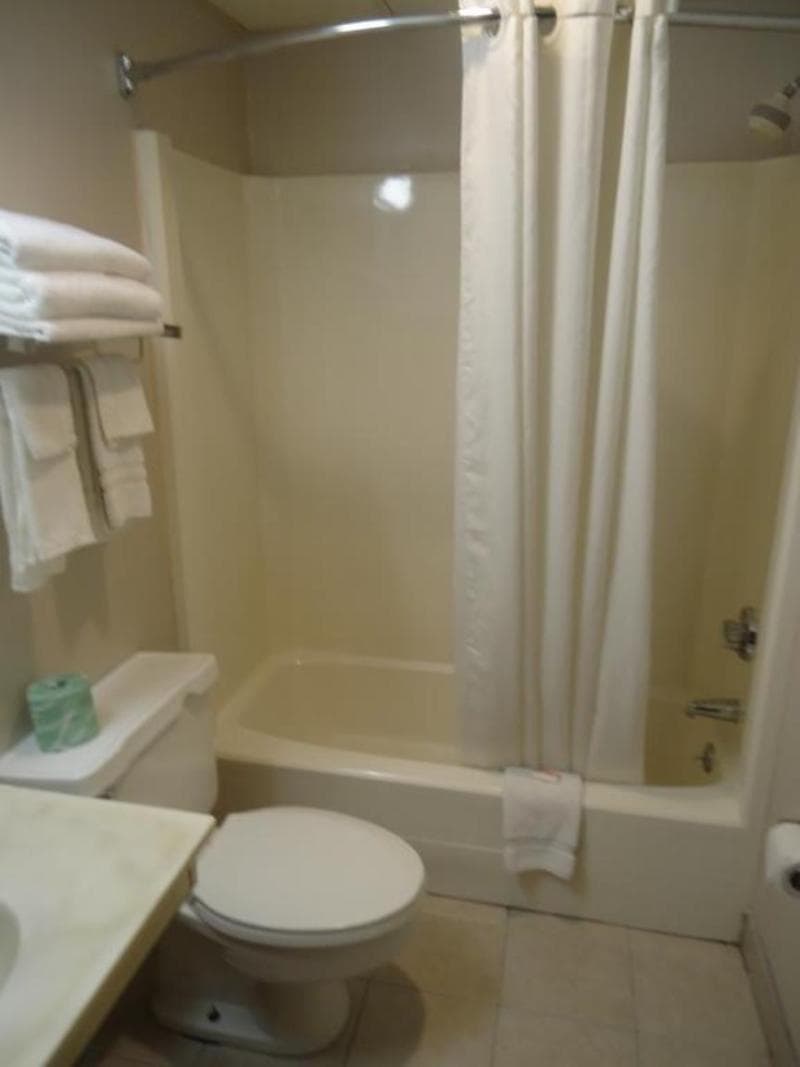 Knights Inn Paxinos 4
