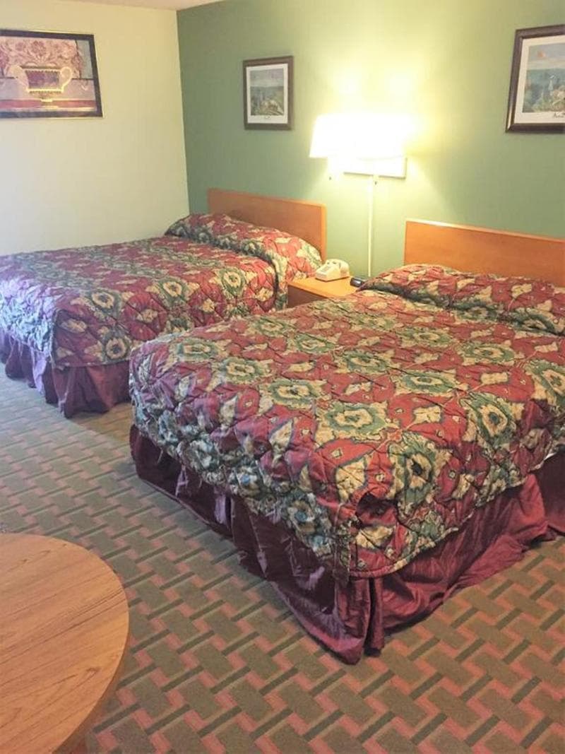 Knights Inn Paxinos 5