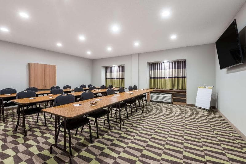 Microtel Inn & Suites By Wyndham New Martinsville photo 1